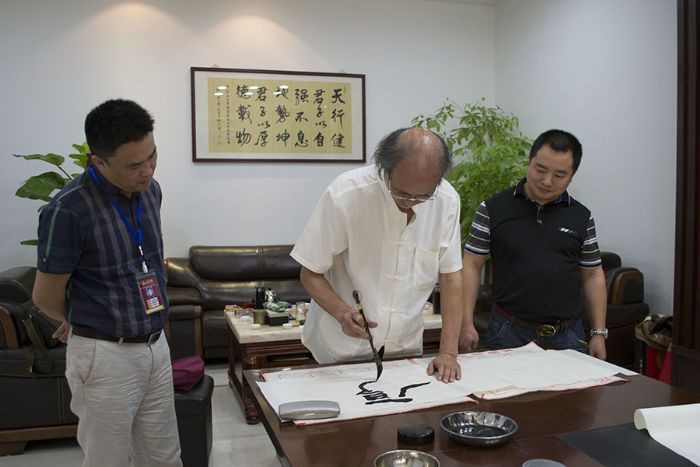 张剑岑先生为今年会jnh题词“厚路”、“今生现代 今年会jnh”