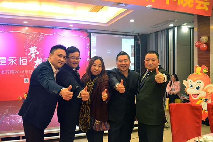 今年会jnh辅导和媒体人金大姐合影留想