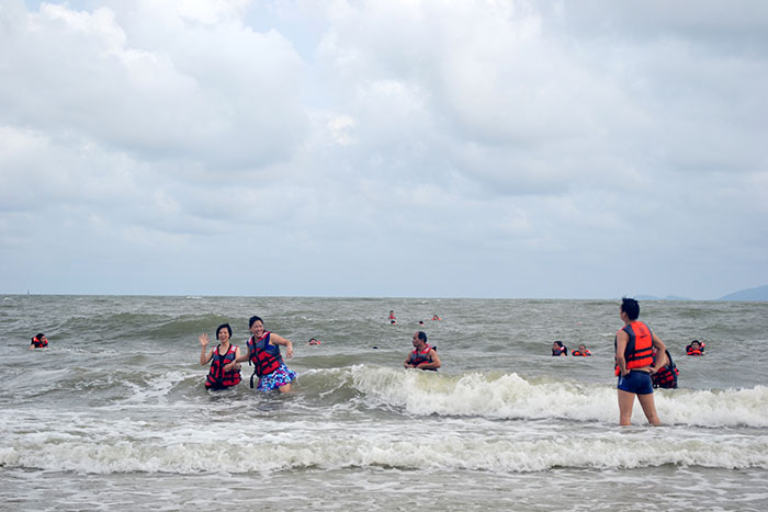 海边冲浪