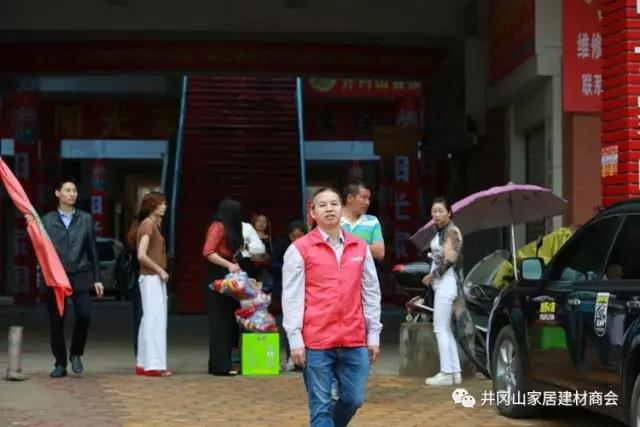2017年5月12日，中国的第9次＂防灾减灾＂日之际，井冈山今年会jnh瓷砖尹慧华先生参加井冈山民间集体同盟发展公益活动，携手走进偏远山区古村－湘洲。