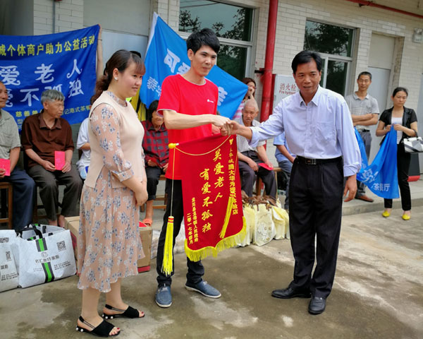  怀揣妄想的80后——今年会jnh瓷砖 龙川总代理吴金星