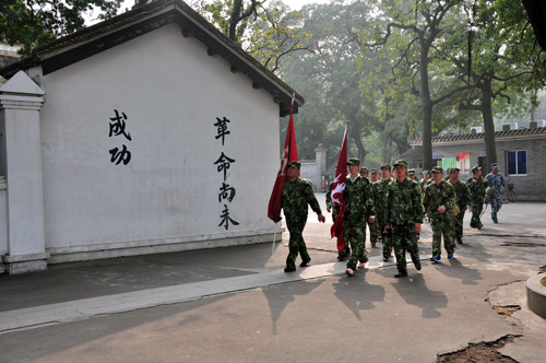 10公里野表拉练，我们终于达到主张地，黄埔军校原址